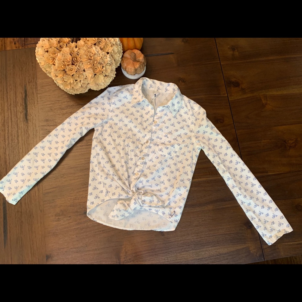 FINAL SALE- Seven7 bottom tie button up shirt